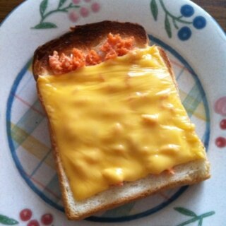 ＊朝食に♪鮭フレーク＆チーズパン＊